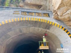 密雲公路分局組織檢（jiǎn）測單（dān）位對位於密關路的白河大橋進行安全檢測