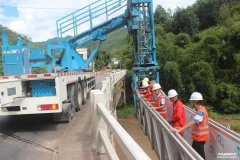 雲南普洱公路局應用橋梁檢測車對鐵廠河橋進行安全隱患排查和（hé）檢（jiǎn）測